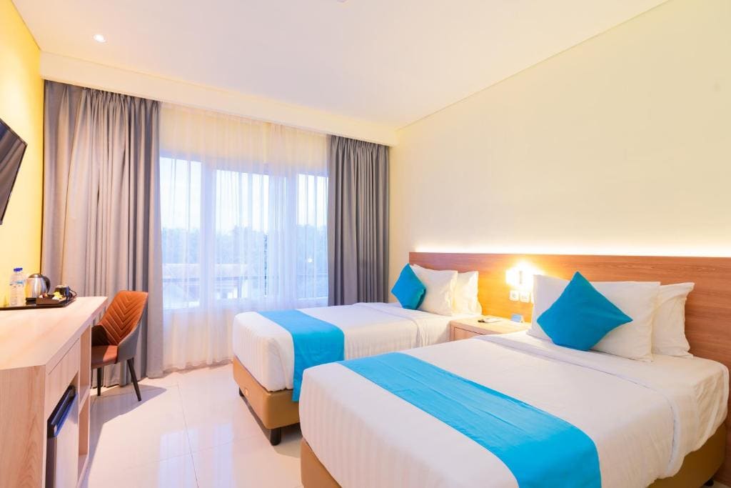 Grand Studio Twin Bed with Window City View room - Image 1