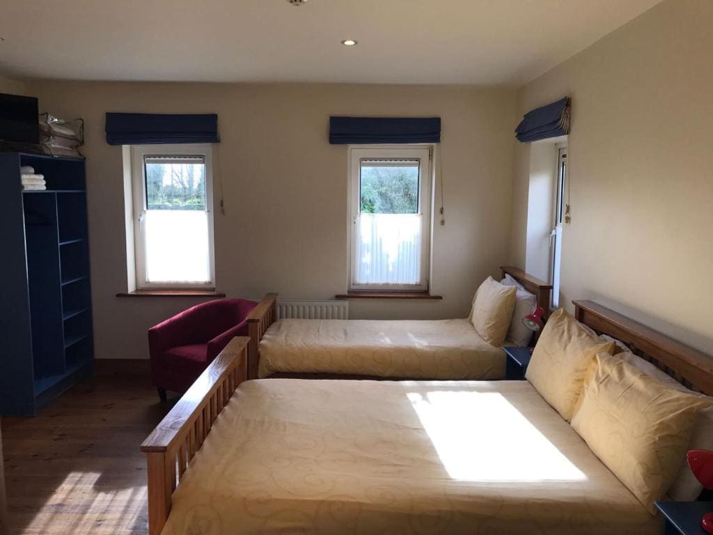 Twin Room with Private Bathroom room - Image 3
