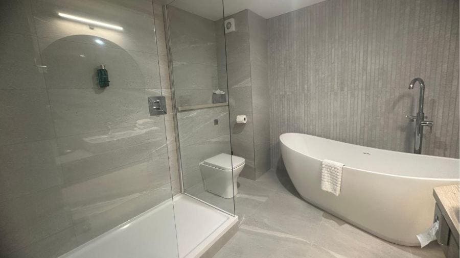Executive Suite room - Image 2