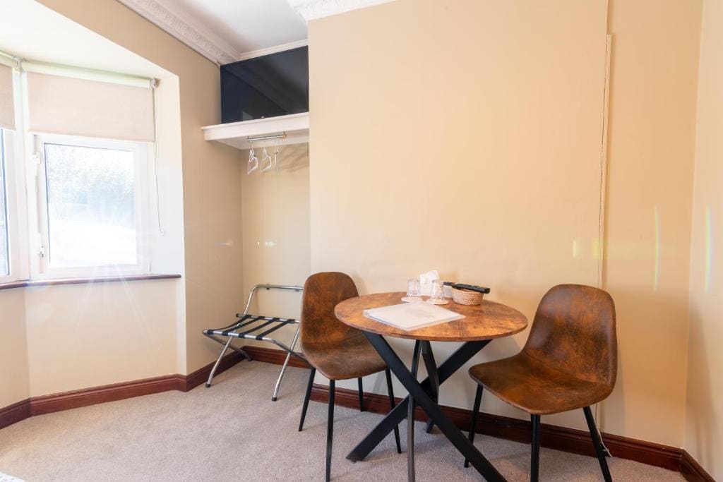 Double Room with Private Bathroom room - Image 3