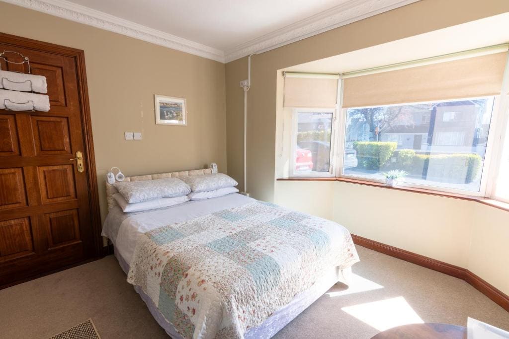 Double Room with Private Bathroom room - Image 2