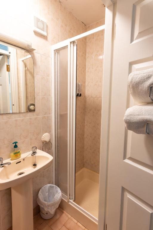 Double or Twin Room with Bathroom room - Image 1
