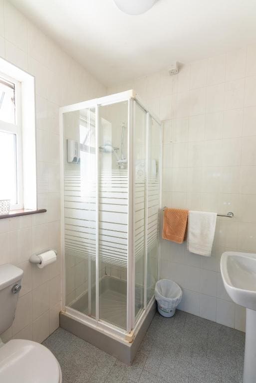 Family Room with Private Bathroom room - Image 1