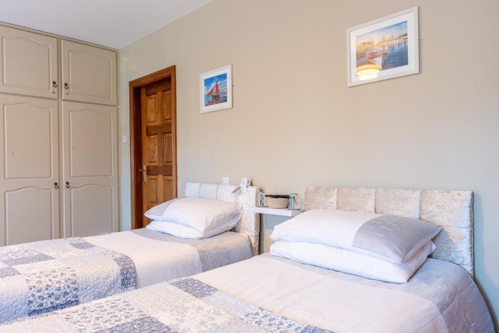 Family Room with Private Bathroom room - Image 2