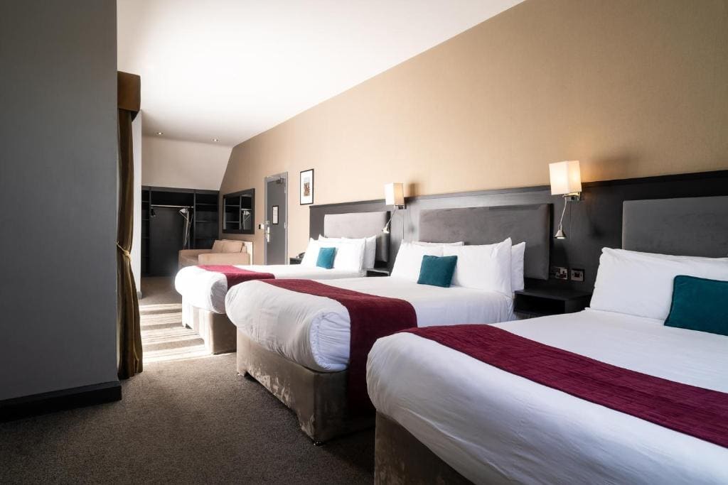 Superior Double or Twin Room room - Image 3