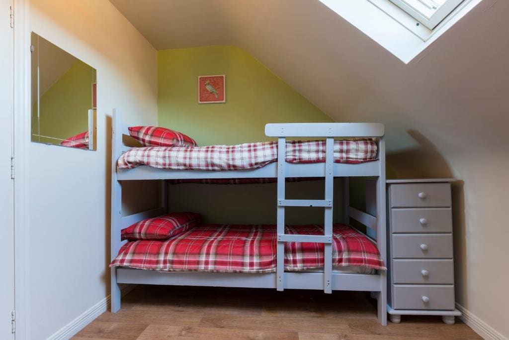 Classic Quadruple Room with Shared Bathroom room - Image 1