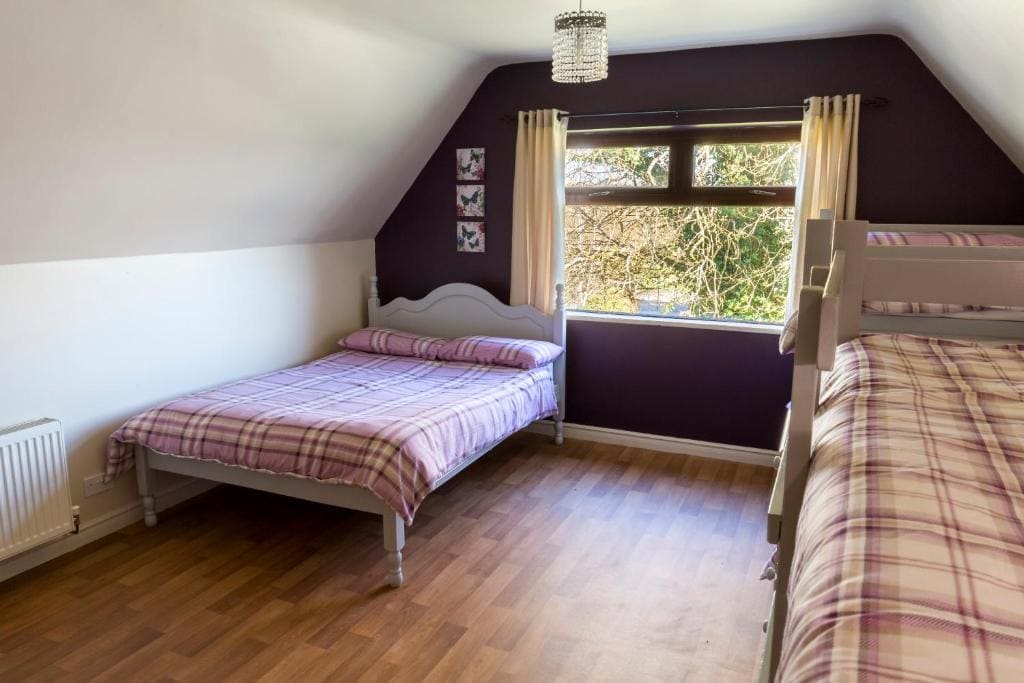Family Room with Bathroom room - Image 1