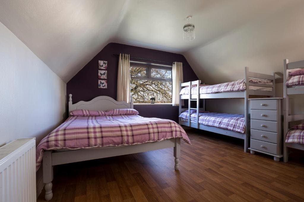 Family Room room - Image 1