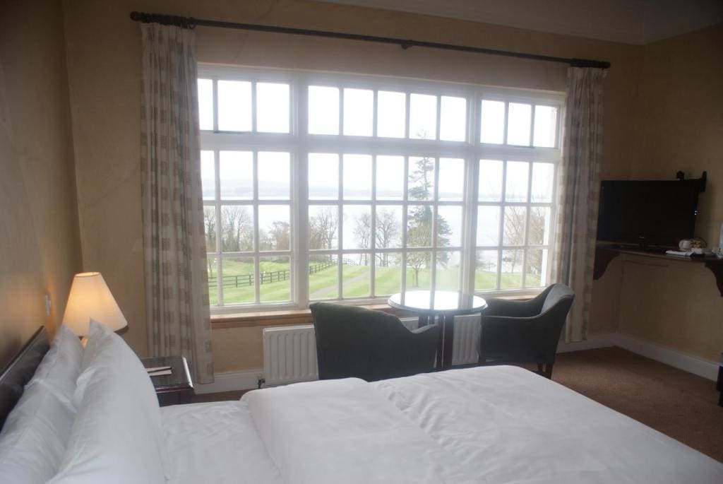 Double or Twin Room with Lake View room - Image 3