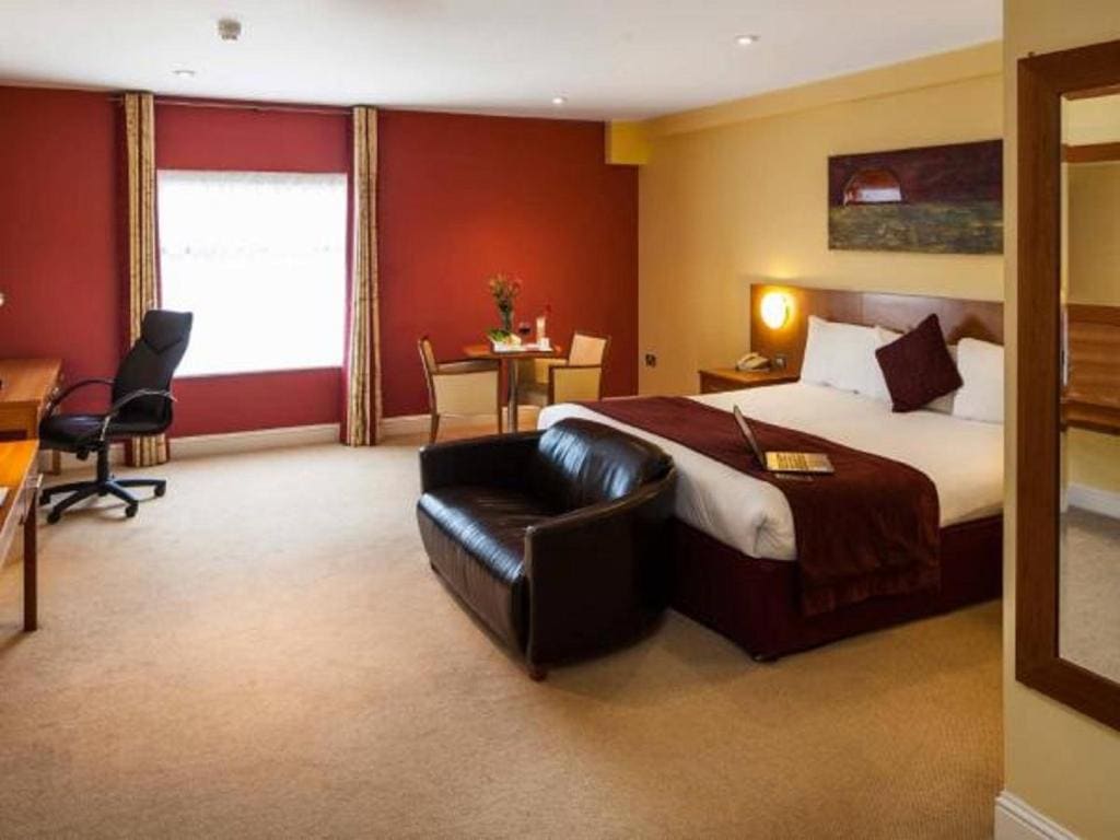 Family Room room - Image 2