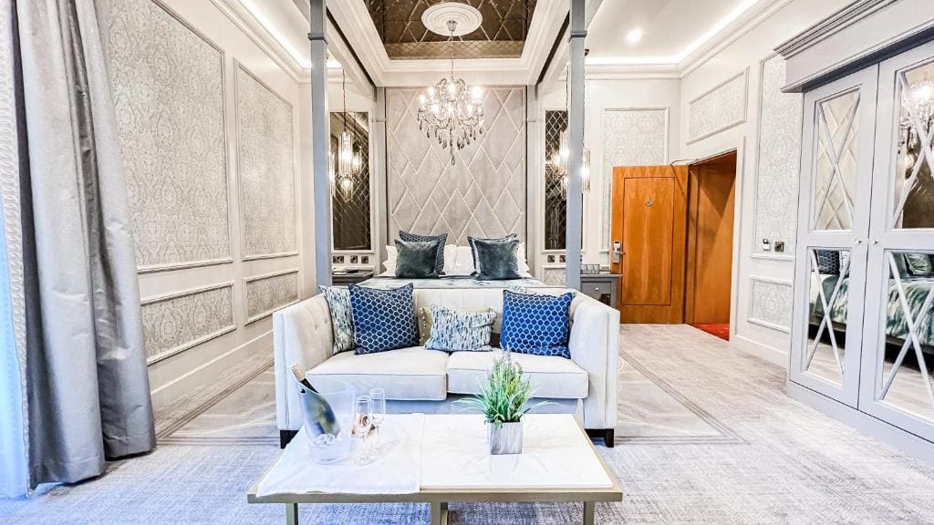 Deluxe Suite room - Image 2