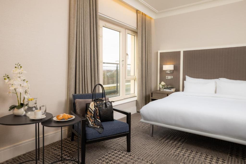 Signature Room room - Image 1
