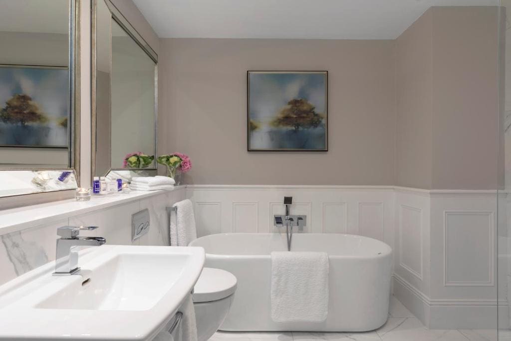One Bedroom Suite room - Image 2