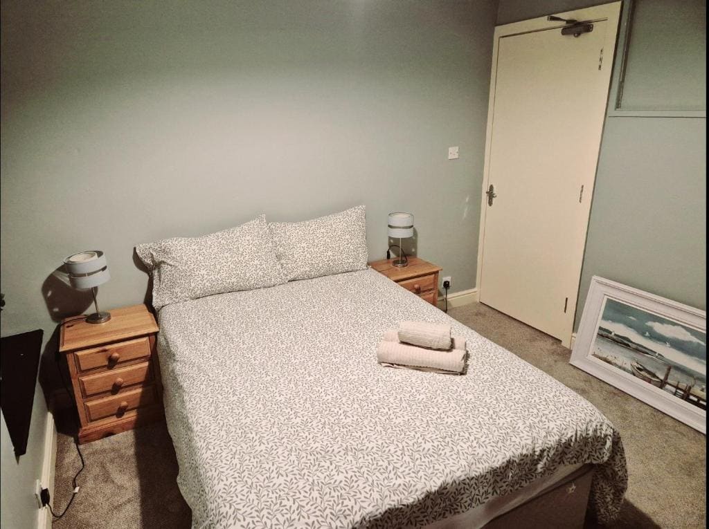 Four-Bedroom Apartment room - Image 3