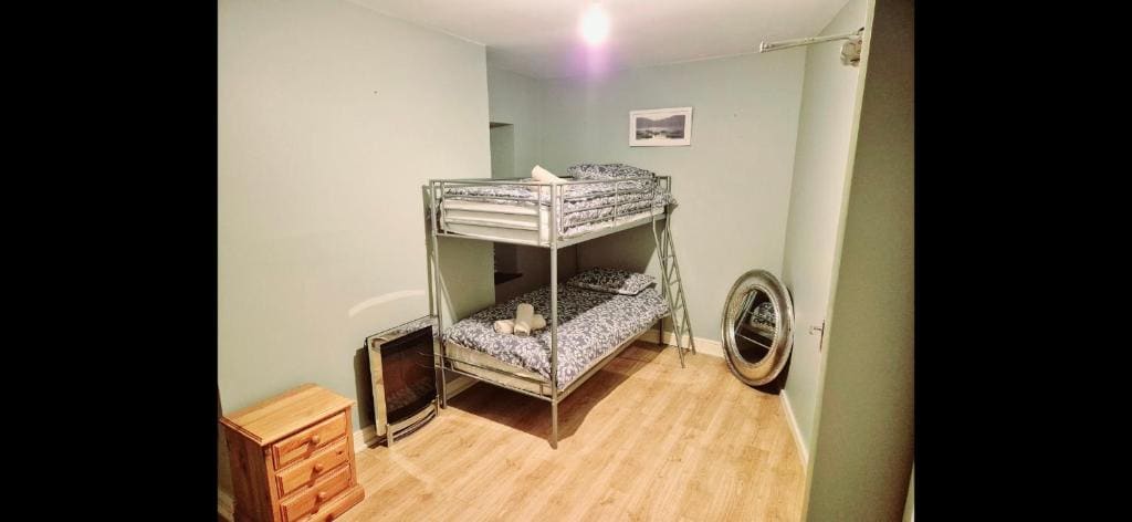 Four-Bedroom Apartment room - Image 2