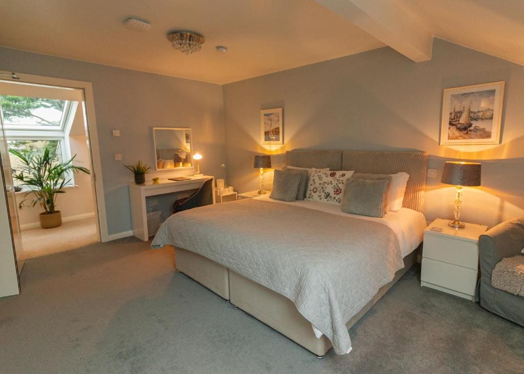 Superior King or Twin Room room - Image 3