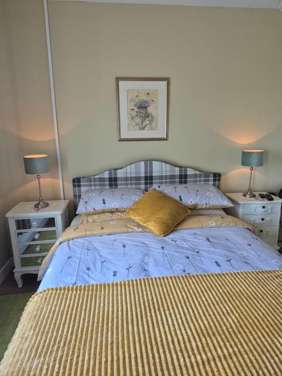 Double Room with Shared Bathroom room - Image 3