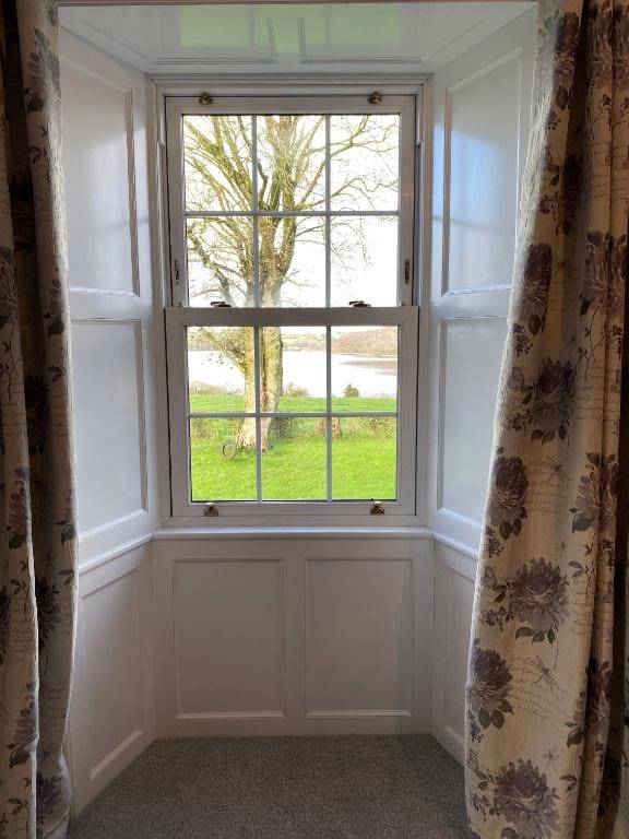Double Room with Lake View room - Image 2