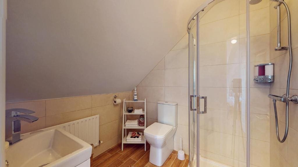 Family Room room - Image 3
