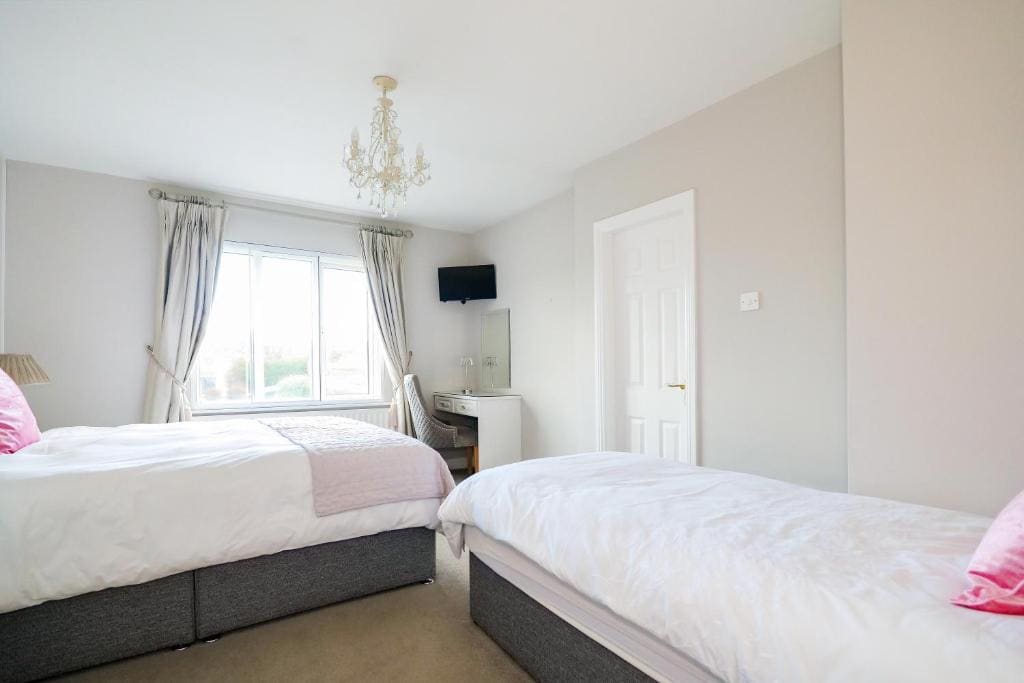 Deluxe Triple Room room - Image 2