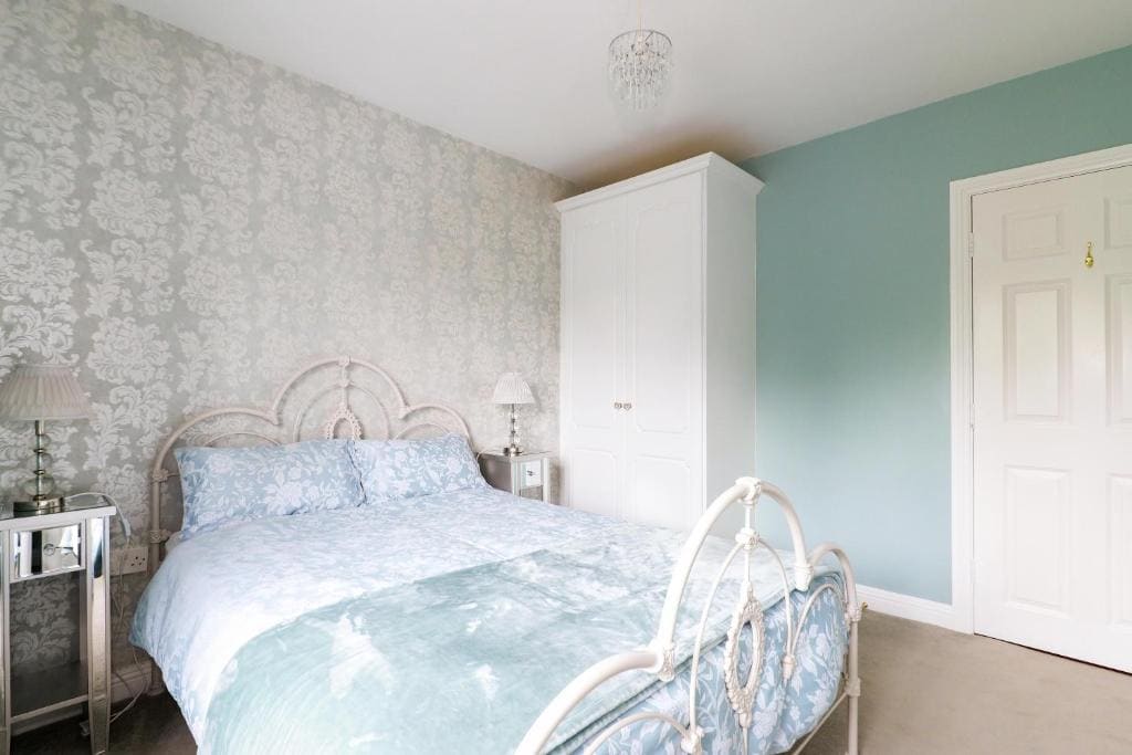 Double Room with Private External Bathroom room - Image 2