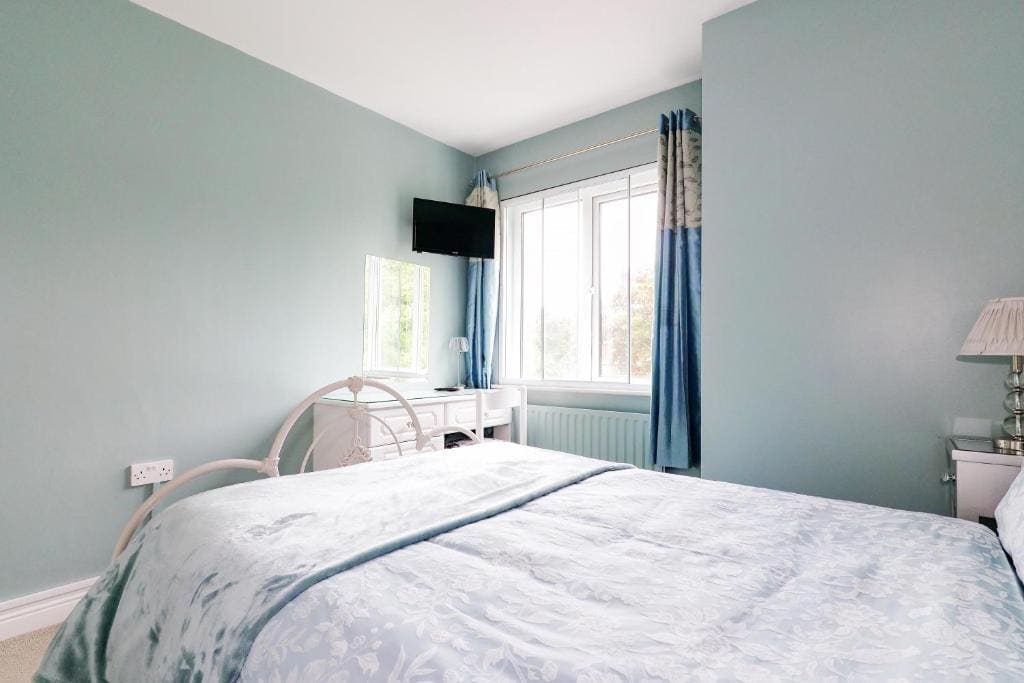 Double Room with Private External Bathroom room - Image 1