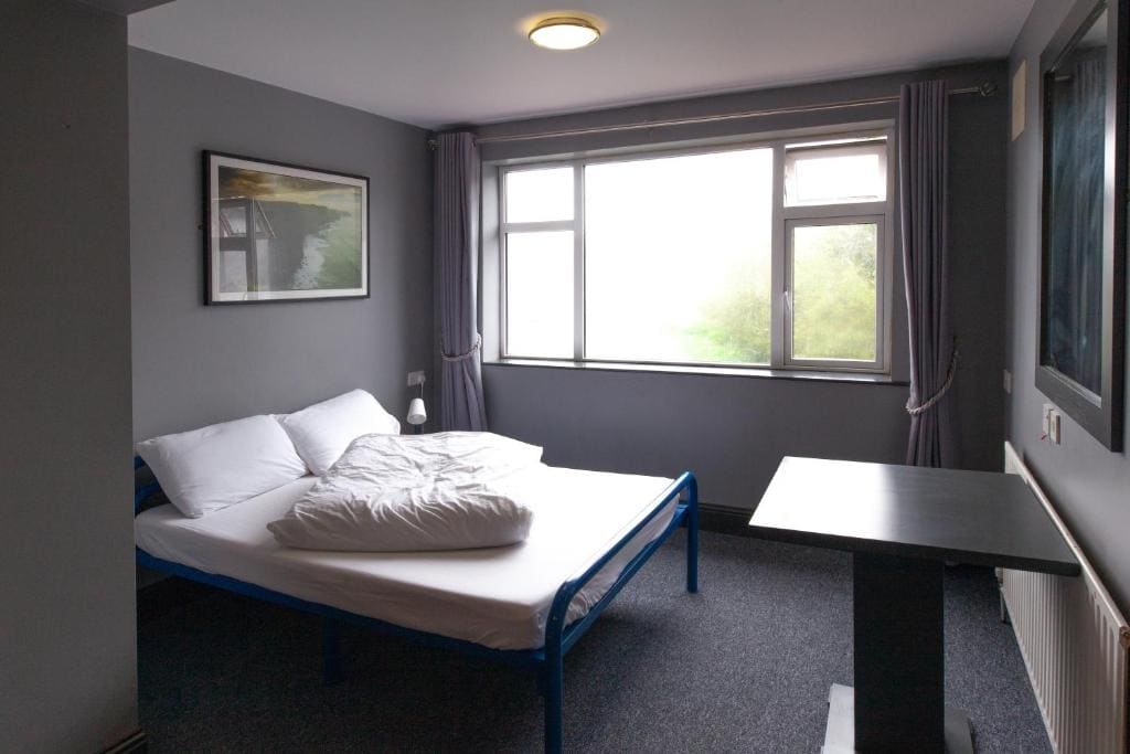 Large Family Room room - Image 1