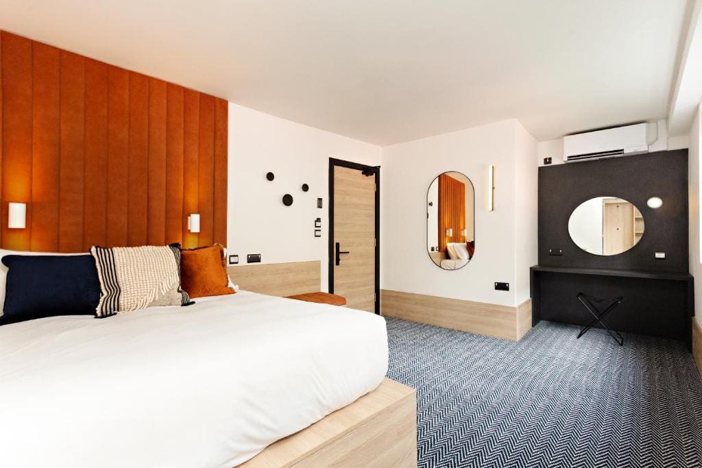 Superior Triple Room room - Image 1
