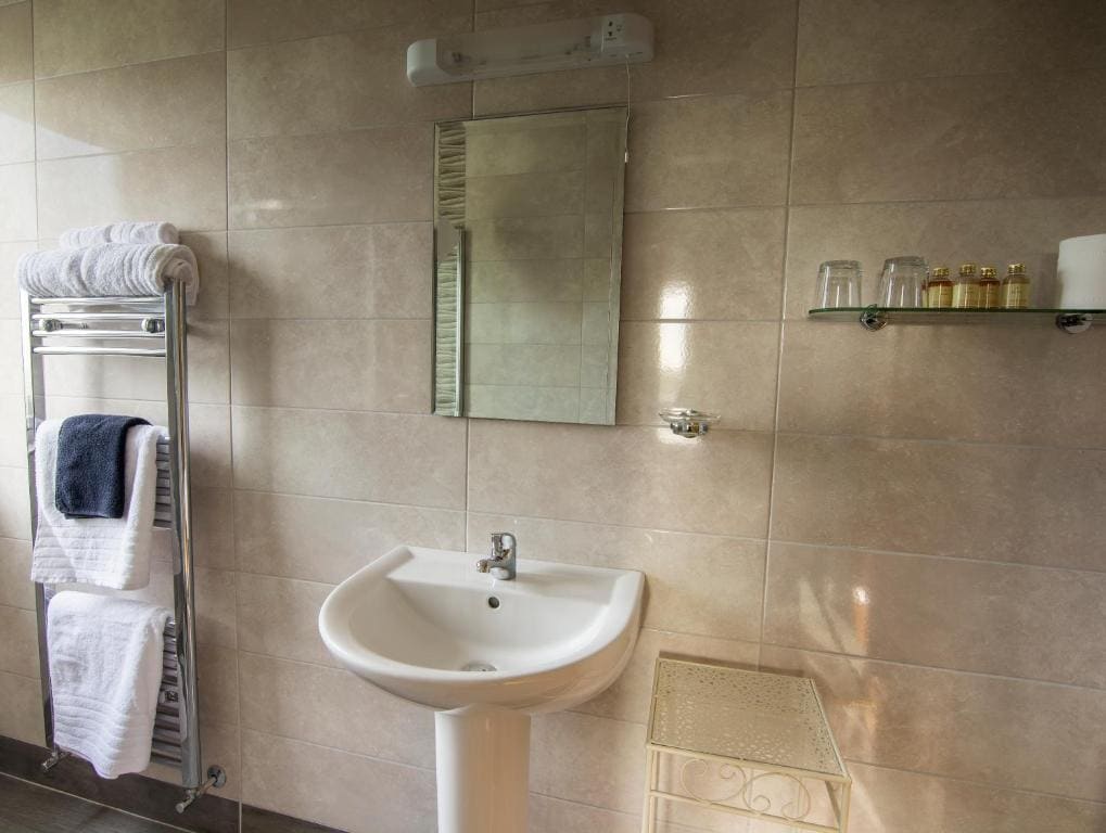 Double Room with Private Bathroom room - Image 2