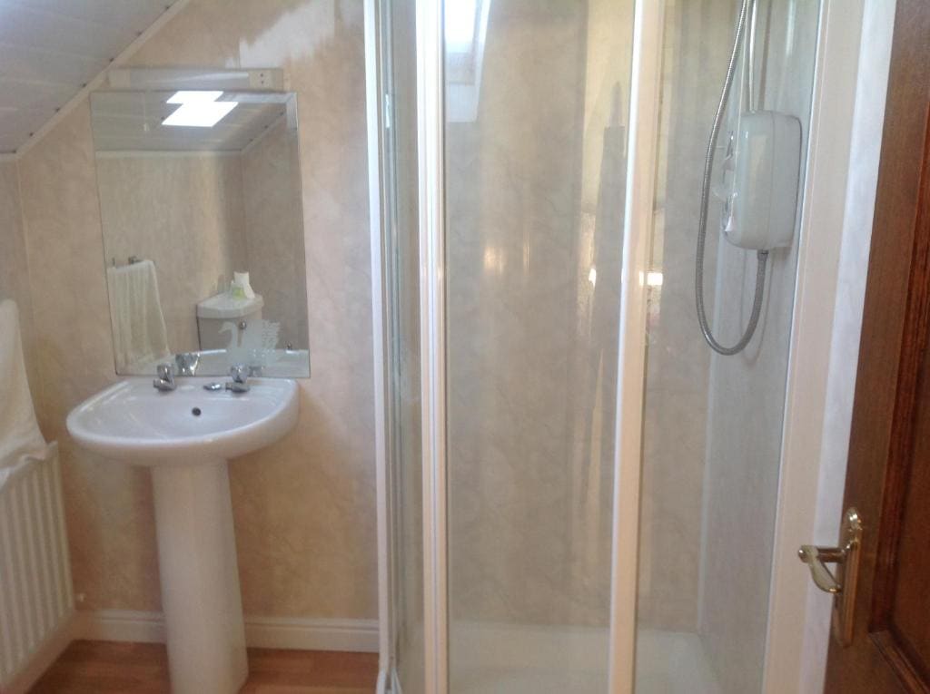 Triple Room with Private Bathroom room - Image 2