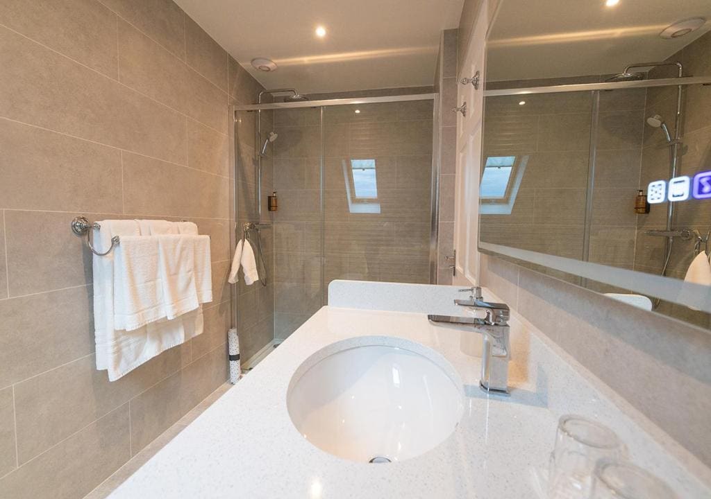 Deluxe Triple Room room - Image 3