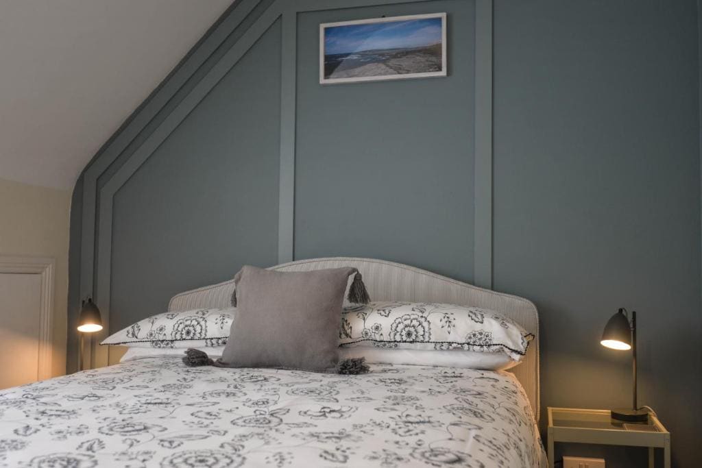 Double Room with Private External Bathroom room - Image 3