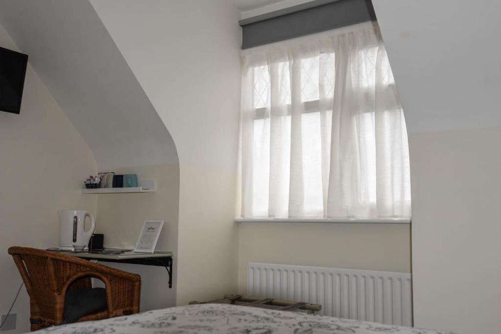 Double Room with Private External Bathroom room - Image 1