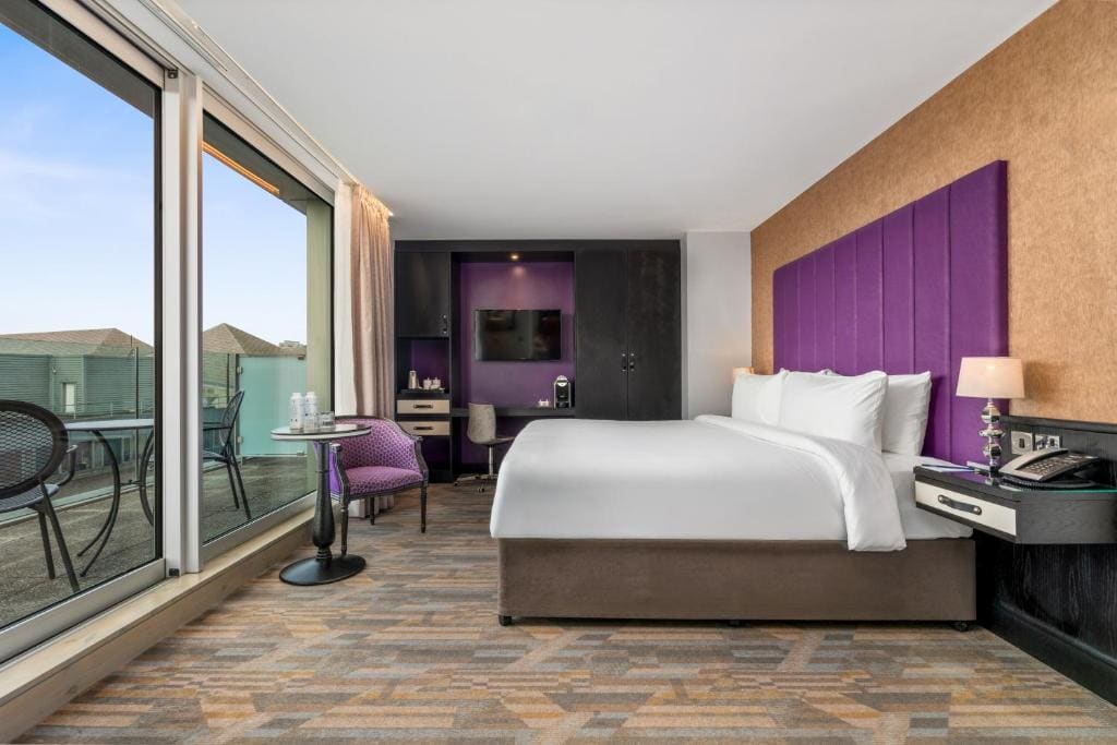 Deluxe Double Room with Balcony room - Image 3