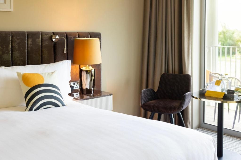 Standard King Room with Paddock View and Terrace - Accessible room - Image 3