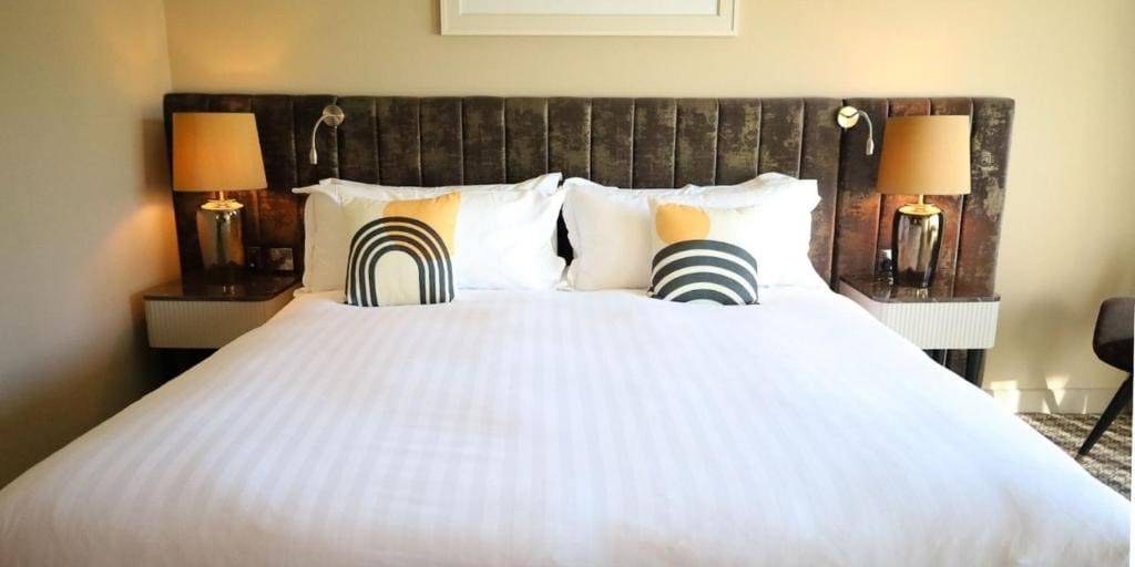 Standard King Room with Paddock View and Terrace room - Image 2