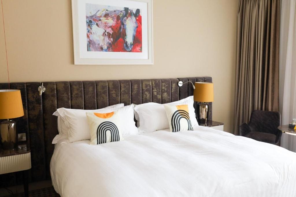 Standard King Room - Accessible with Paddock View and Balcony room - Image 1