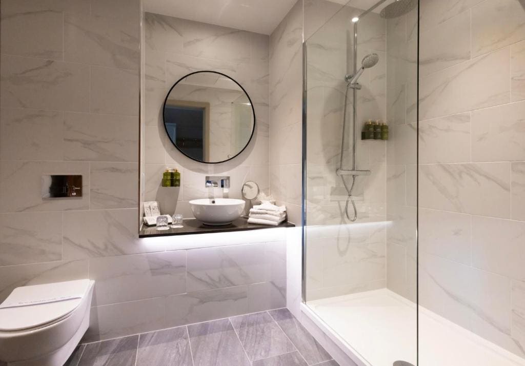 Standard King Room - Accessible with Paddock View and Balcony room - Image 3
