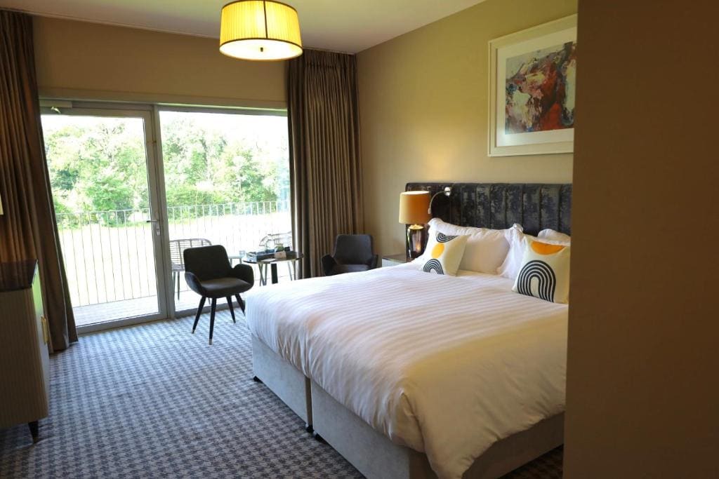 Standard King Room with Paddock View and Balcony room - Image 1