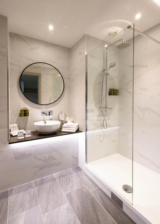 Standard Twin Room with Paddock View and Terrace room - Image 3