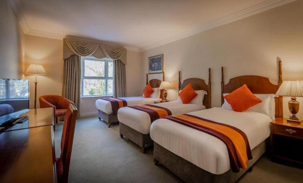 Superior Triple Room room - Image 1