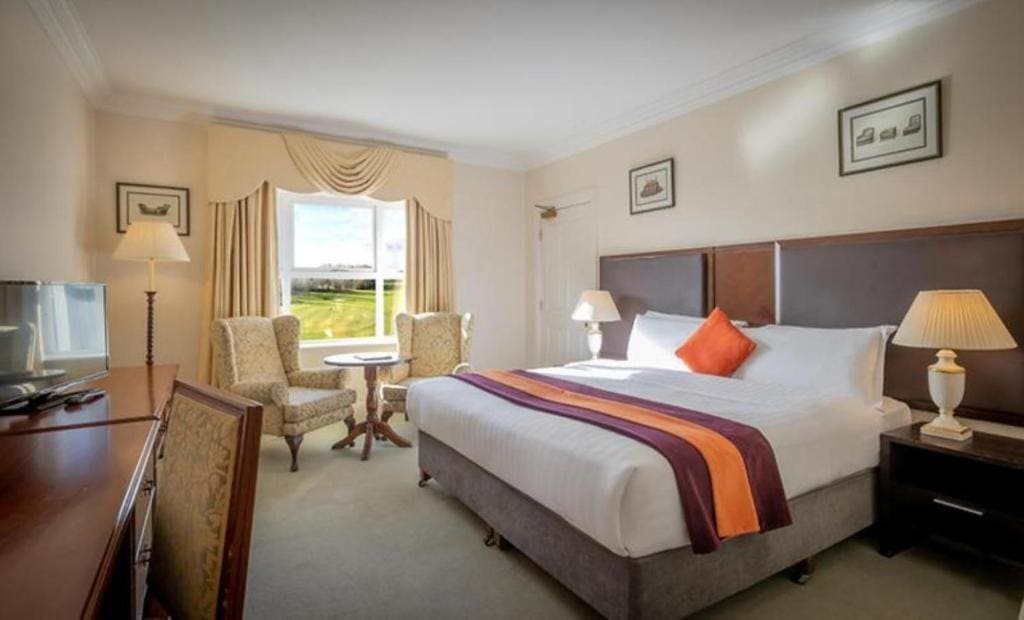 Superior Twin Room room - Image 3