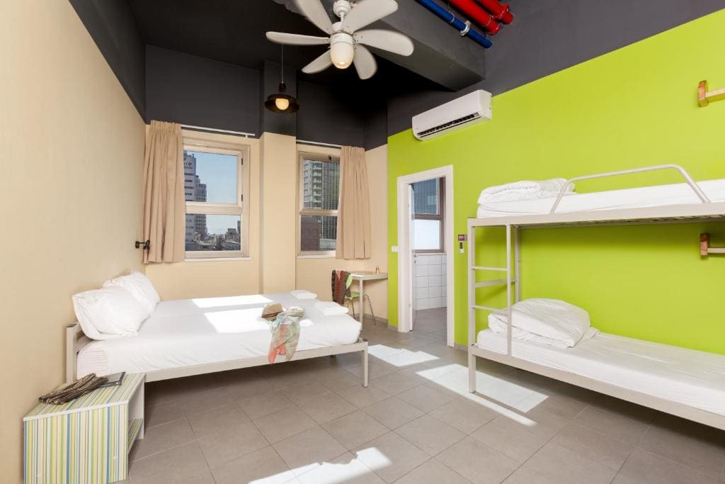 Family Room room - Image 1
