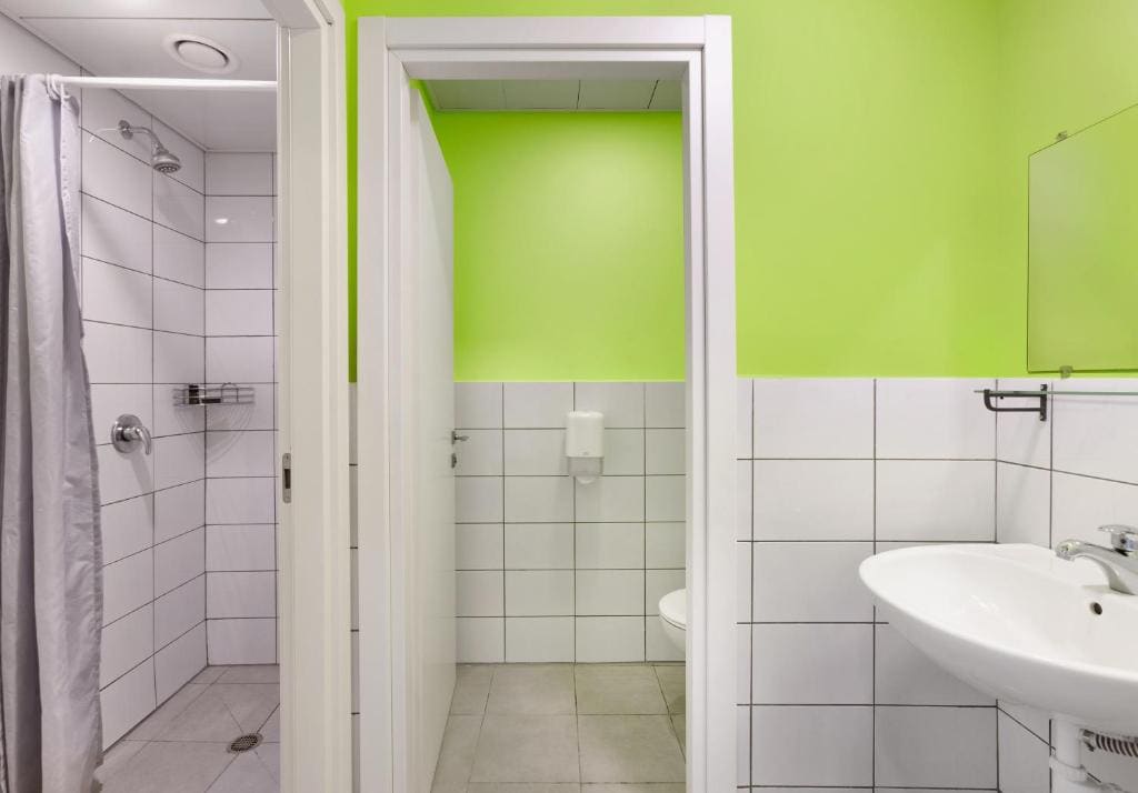 6 Bed Private Dorm room - Image 1