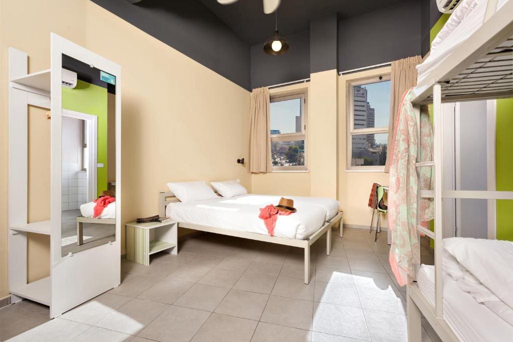 Family Room room - Image 2