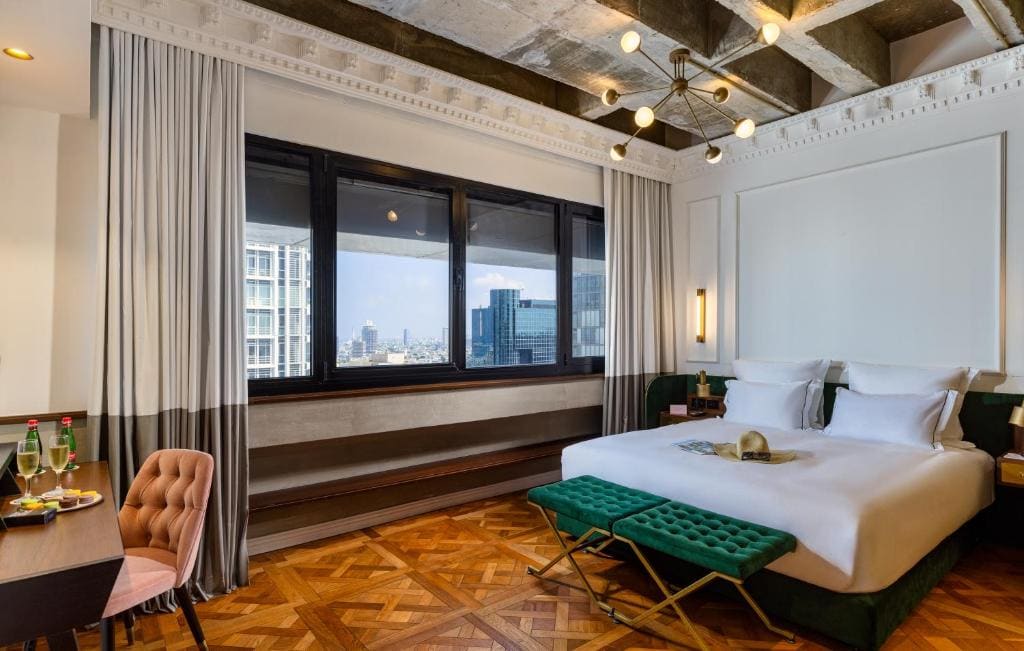 Brown Suite room - Image 2