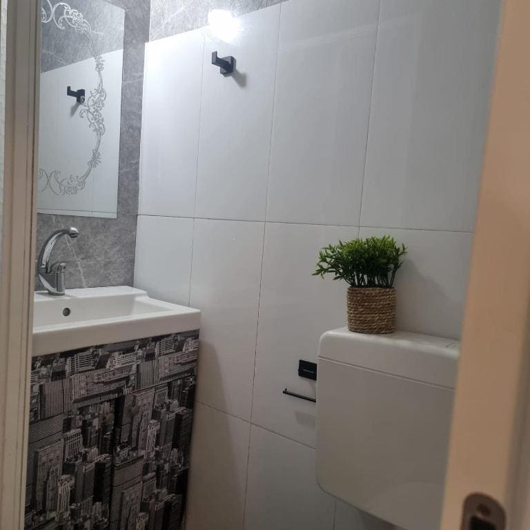 Twin Room with Bathroom room - Image 2