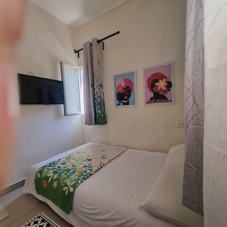 Twin Room with Bathroom room - Image 1