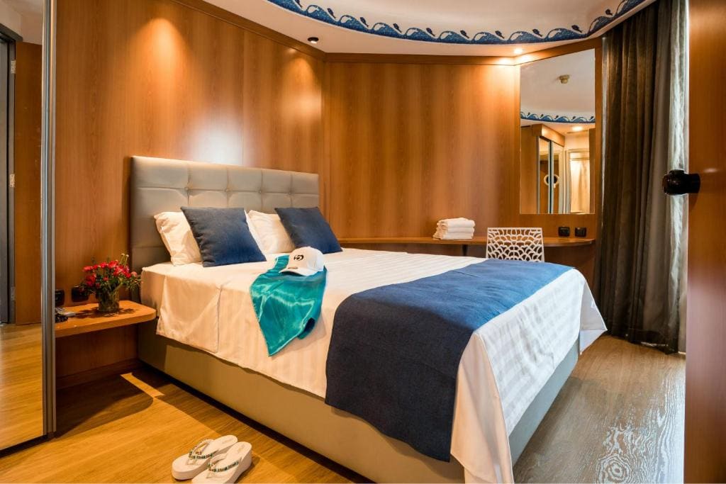 Junior Deluxe Suite - 2 Room + Balcony & Kitchenette - 50m² 4 Adult+1 Child room - Image 1