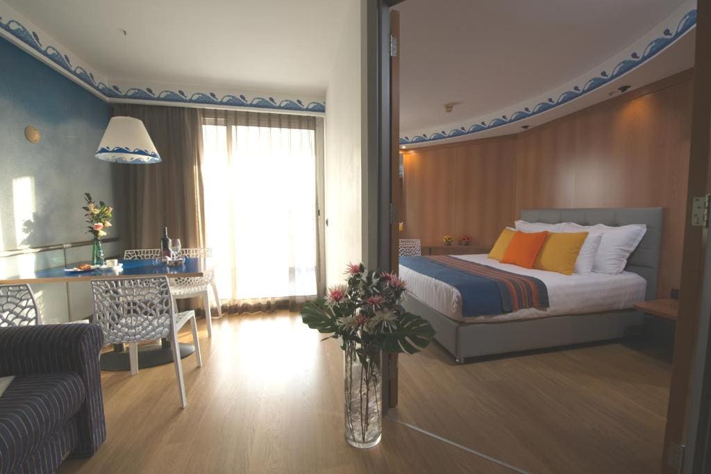 Deluxe Suite - 2 Room With Balcony and Kitchenette - 50m² - 4 Adult+1 Child room - Image 2